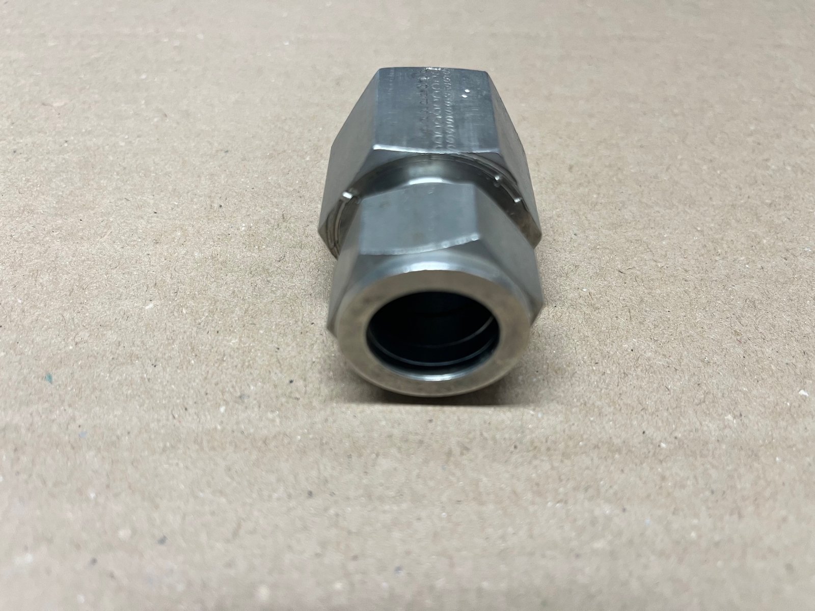 ΜΟΥΦΑ ΘΗΛΥΚΗ 1" ΑΝΟΞΕΙΔΩΤΗ 316 ΣΕ ΡΑΚΟΡ 1/2"